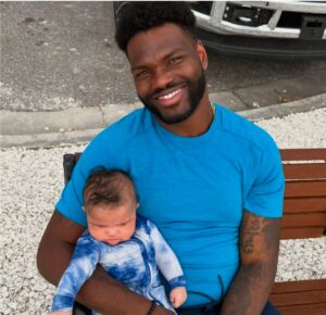 Shaquil Barrett with his little baby 